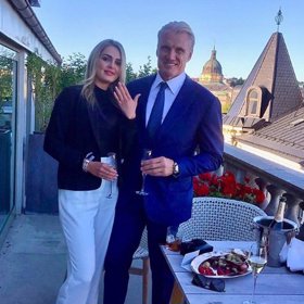 "Štípněte mě," napsala Emma k příspěvku.