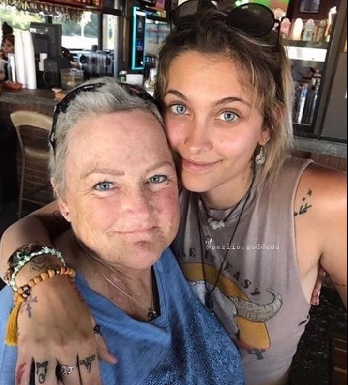 Debbie Row s dcerou Paris Jackson.