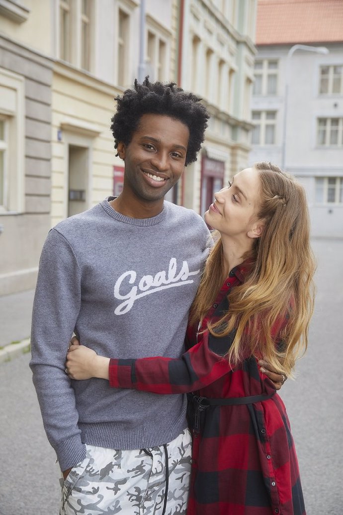 Anna Kadeřávková v seriálu Ulice.