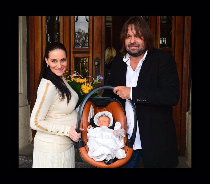 Andrea Pomeje s Jiřím Pomejem a dcerou.