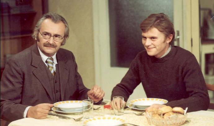 Jiří Sovák a Jiří Schmitzer v Marečku, podejte mi pero.