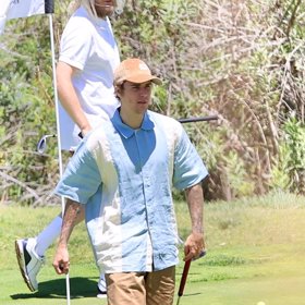 Justin Bieber byl vyfocen na golfu, kde piloval techniku.