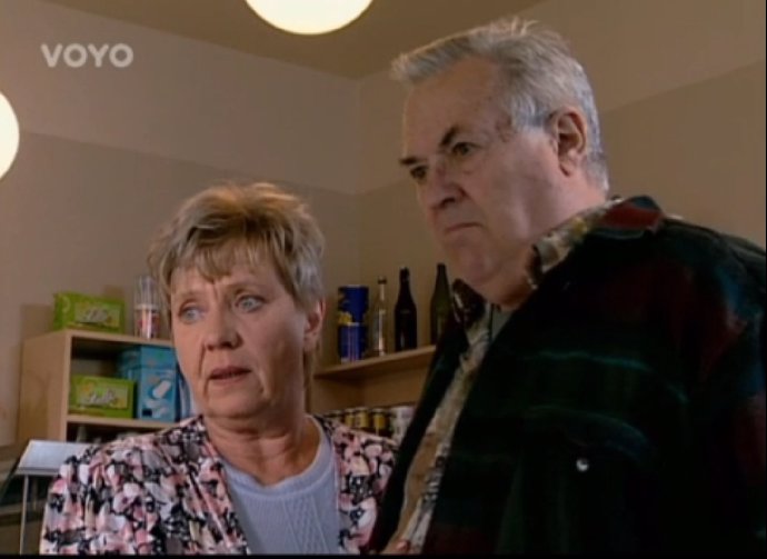 Jaroslava Obermaierová a Bronislav Poloczek v pilotním dílu Ulice v roce 2005.