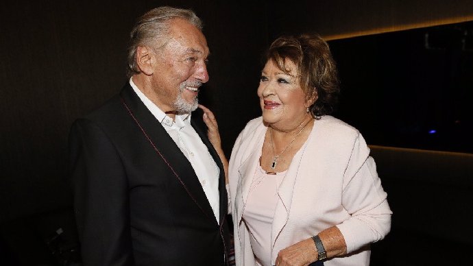 Jiřina Bohdalová a Karel Gott byli dobří přátelé. 