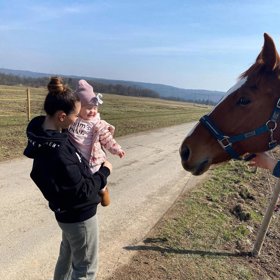 Monika Bagárová se vydala s Rumiou na koně.