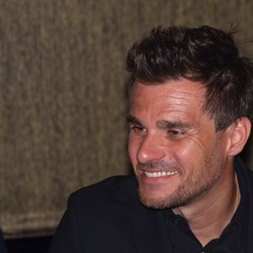 Leoš Mareš si na vůz vydělal třemi vyprodanými koncerty.