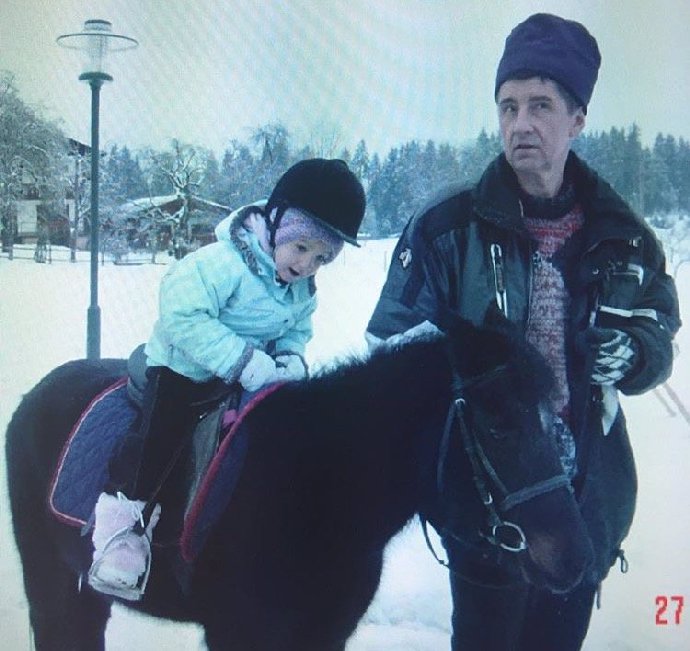 Malá Vivien se svým taťkou Andrejem. Tohle je prostě boží fotka!