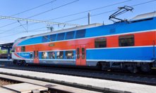 Nepochopitelný hazard se životem. Řidič zůstal s autem stát na přejezdu, od tragédie ho dělily vteřiny