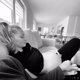 Teď je Kašáková na konci 6. měsíce těhotenství.