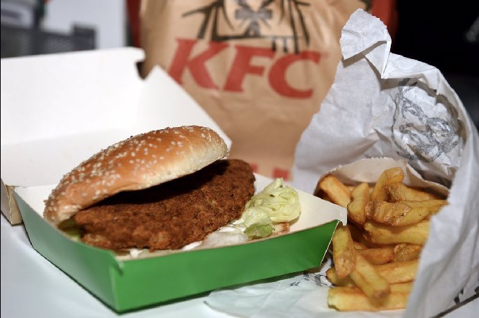 KFC má v ČR skandál ohledně bezpečnosti svých pokrmů.