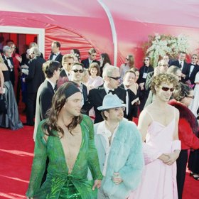 Trey Parker a Matt Stone sjetí LSD na předávání Oscarů jako Jennifer Lopez a Gwyneth Paltrow.