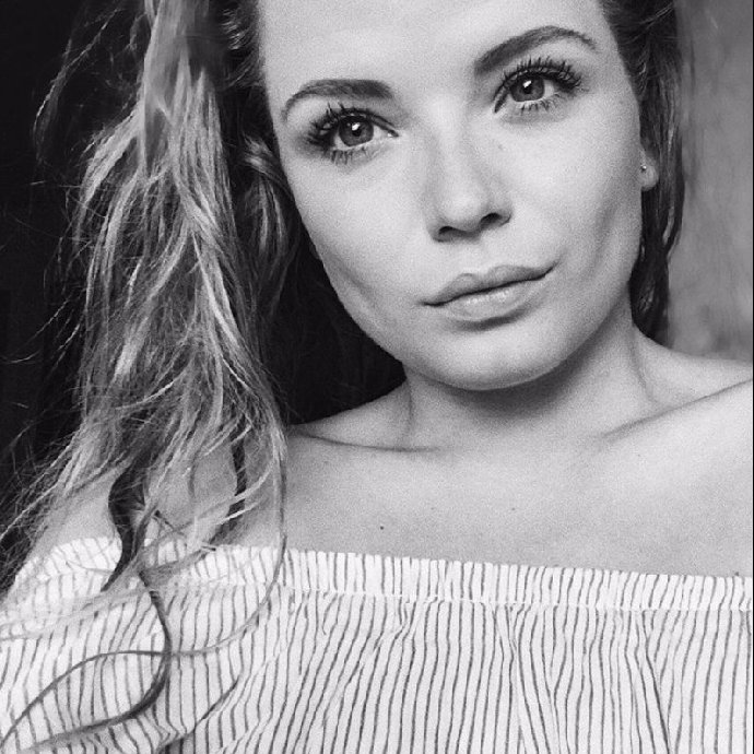 Berenika Suchánková si vzala jména Šrettrová.