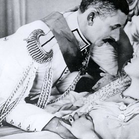 Vlasta Burian se zamiloval do mladičké herečky Lídy Baarové. To rychle a snadno vyřídila Burianova manželka Nina s rodiči herečky.