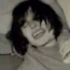 Anneliese podstupovala exorcismus dvakrát do týdne po dobu zhruba 10 měsíců.