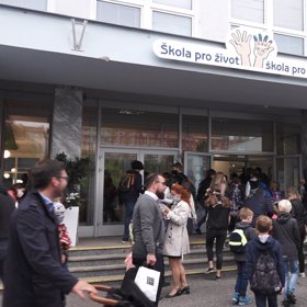 Prvňáčci byli nervózní, strach z koronaviru ale neměli.