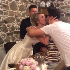 Nevěsta byla naprosto unešená.