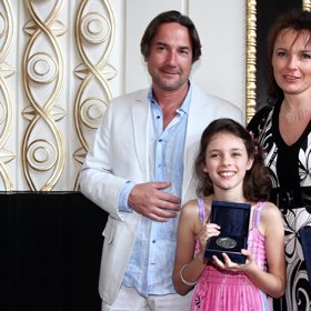 Bára s dcerou Aničkou a Martinem Trnavským na archivním snímku