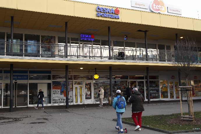 Jedno z nejbrutálnějších bankovních přepadení v historii Česka. Tak bývá označovaný incident, který se v Novodvorské ulici odehrál roku 2009.