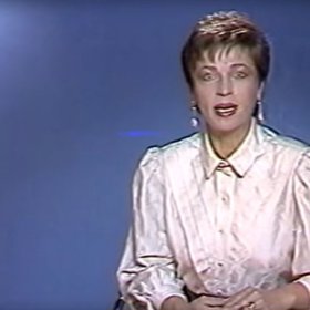 Marta Skarlandtová bývala televizní hlasatelkou.