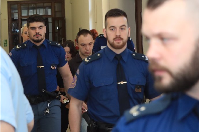 Manželé Janákovi byli odsouzeni k desítkám let vězení. 