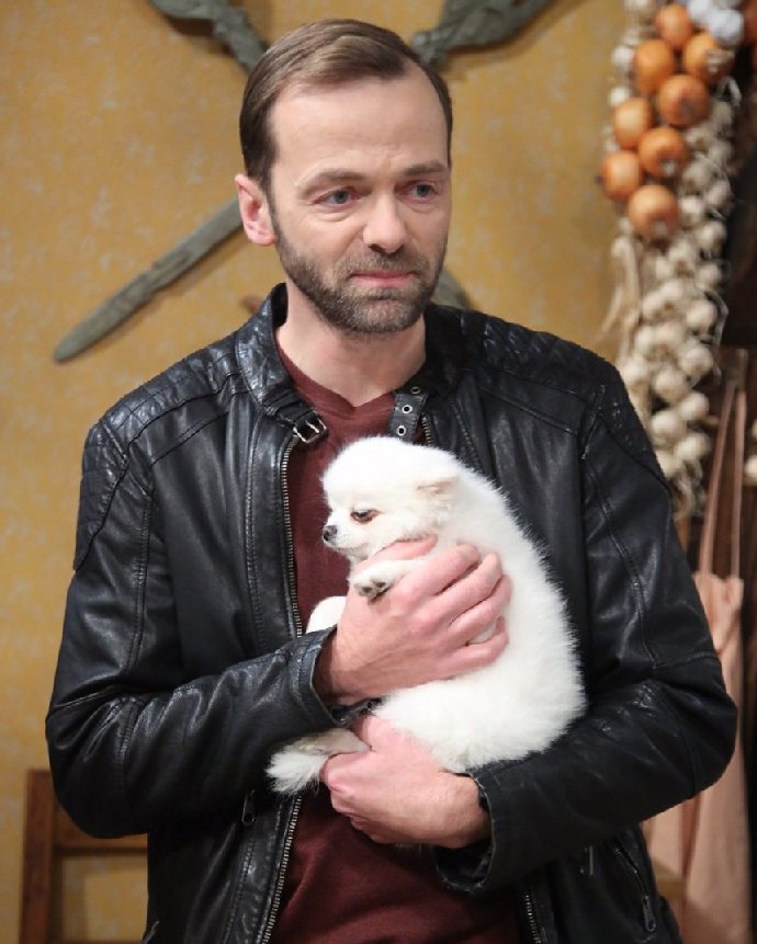 Herec Lukáš Langmajer.