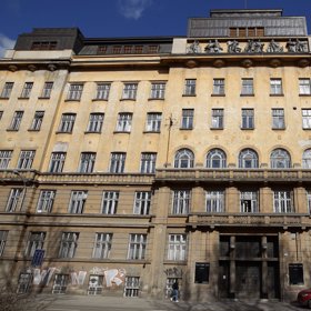 Majestátní budova Franz Kafka Spital.