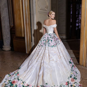 Kitty Spencer vystřídala během svatebního dne několik pohádkových šatů.