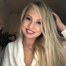 Youtuberka Kate Wednesday.