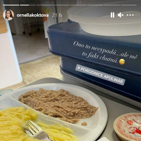 Ornella si na jídlo v porodnici nestěžuje.