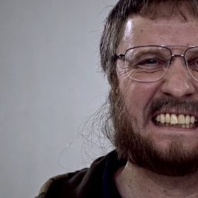 Detailní práce maskérů.