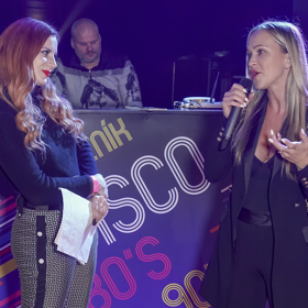 Nela má svou vlastní značku plavek.