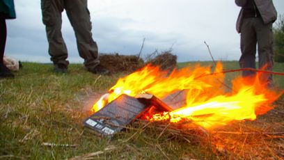 FOTO: Pálení knih.