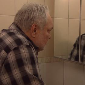 Lumír Nykl si potřebuje dodat odvahu. 