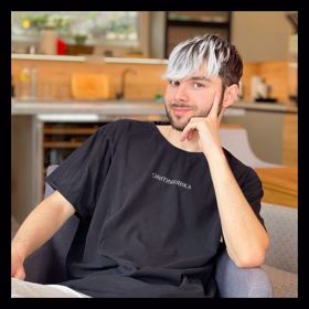 Adam Kajumi je pro Báru s Datlem vetřelec Like Housu.