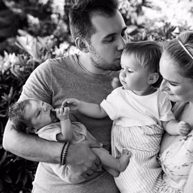 Genetická vada se nakonec nepotvrdila a celé rodině spadl kámen ze srdce. 