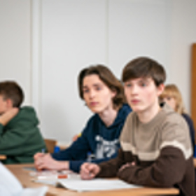 Kluci v seriálu Ulice přestoupili na gympl.