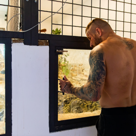 Karlos Vémola doma chová plno zvířat.