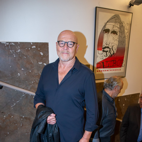 Po konci odcházel s úsměvem a ochotně i zapózoval.