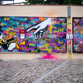 Zeď na pražské Kampě.