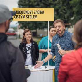 Piráti a Starostové při kampani ve Středočeském kraji.