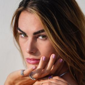 Valentino se za ní určitě stydět nemusí.