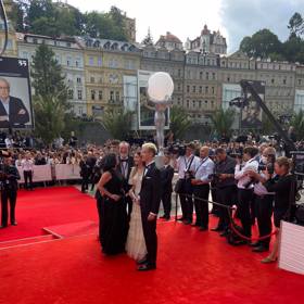 Bolek Polívka se ve Varech ukázal i s dětmi.