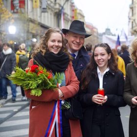Pavel Fischer s manželkou Klárou a dětmi.