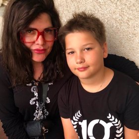 Ilona Csáková s mladším synem Dominikem. 