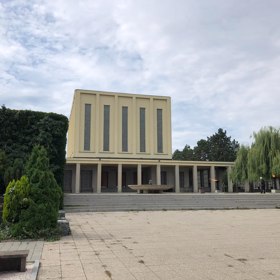 Pohřeb Jiřího Krampola se nakonec uskuteční v Krematoriu Strašnice.