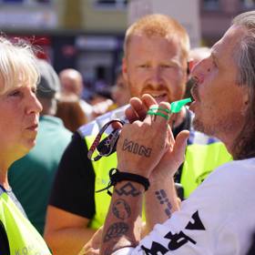 Během mítinku Andreje Babiše v Ústí nad Labem došlo k několika potyčkám. Opakovaně musel zasahovat antikonfliktní tým.