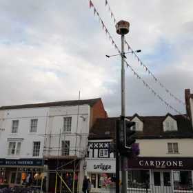 Decentní vzpomínka na královnu.