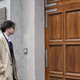 Feriho kamarád Jiří přichází k soudu.