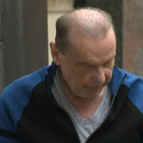 Pěvec zažívá krušné časy.