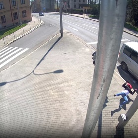 Vzduchem letěla ještě několik metrů.